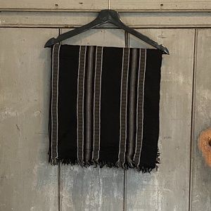 Wilfred Aritzia Wool Blanket Scarf NWOT Black Grey